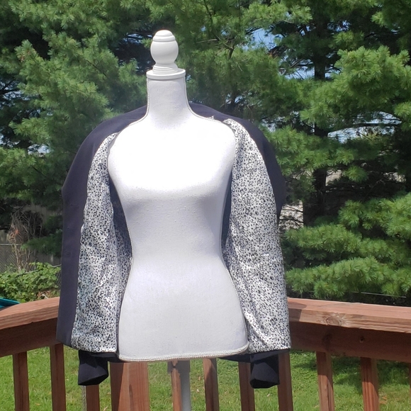 Tahari black blazer 3 button 12 petite - Picture 6 of 11